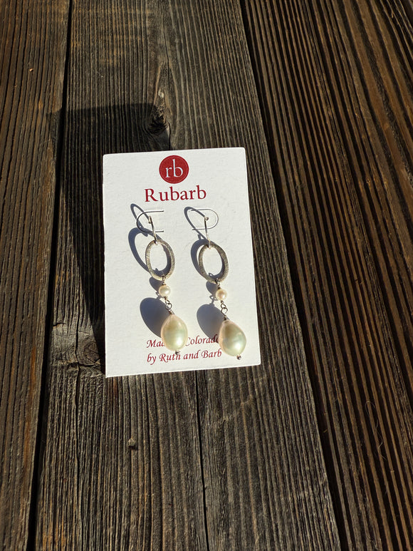 RuBarb | E18 Pearl earrings