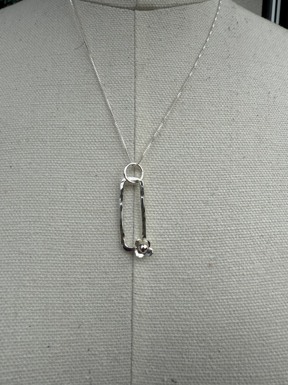 DK | Tiny flower necklace on Rectangle